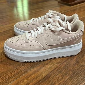 Nike Court Legacy Lift sneakers